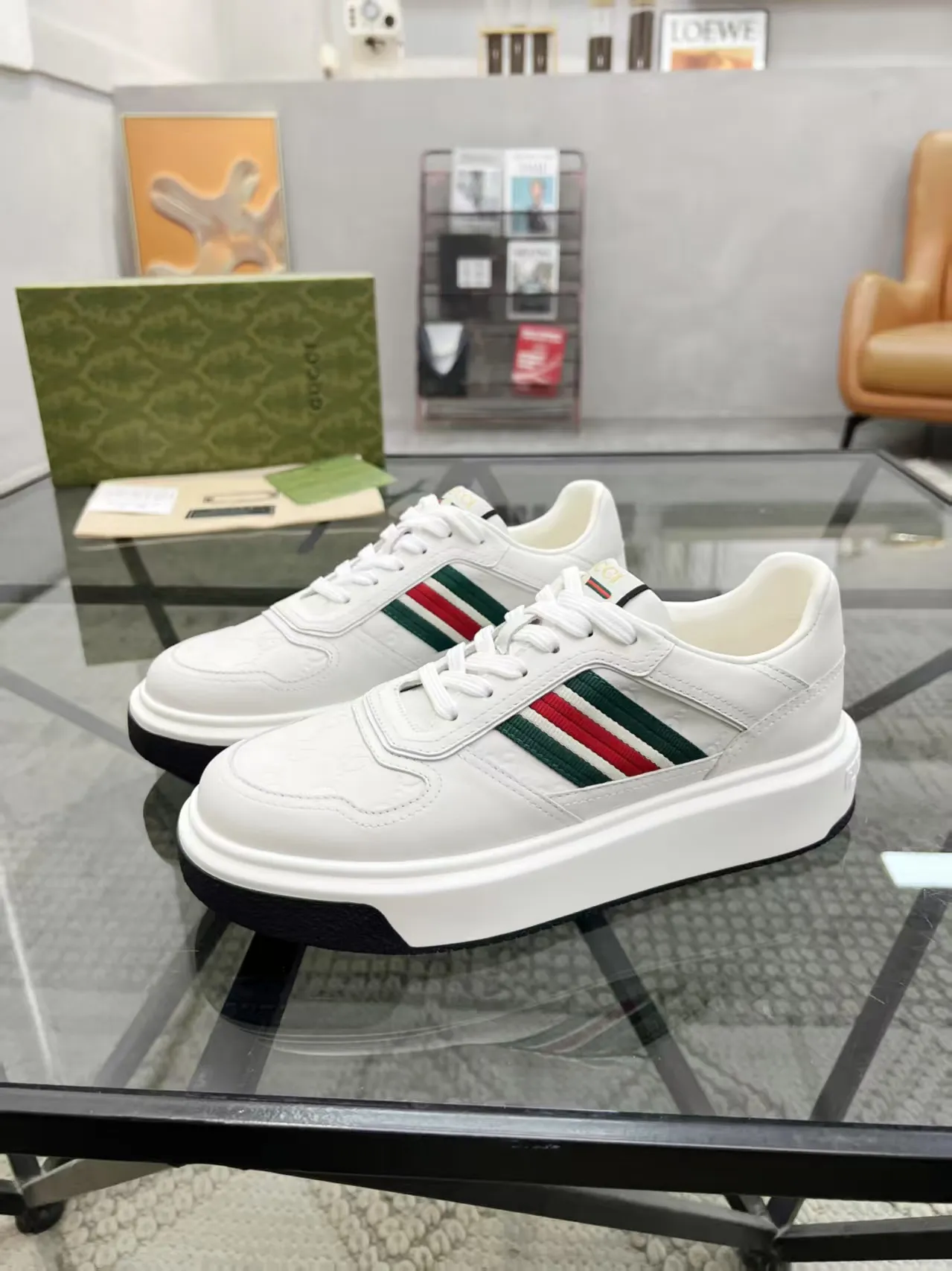 P460 new men's shoes GUCCI [Lightning] latest shoes are shipped. Original quality, fashionable, special materials, sheepskin lining, new packaging. The foot feels super comfortable and the workmanship is impeccable. Size: 38-45